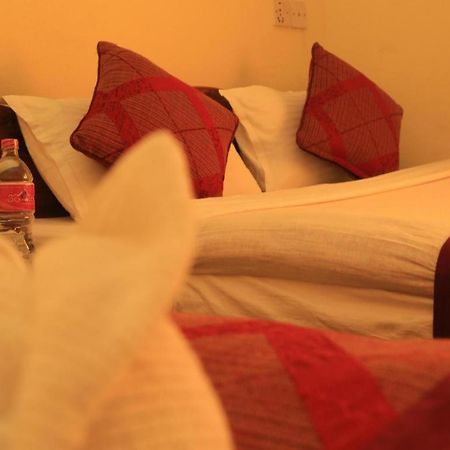Hotel Royal Image Pokhara Esterno foto