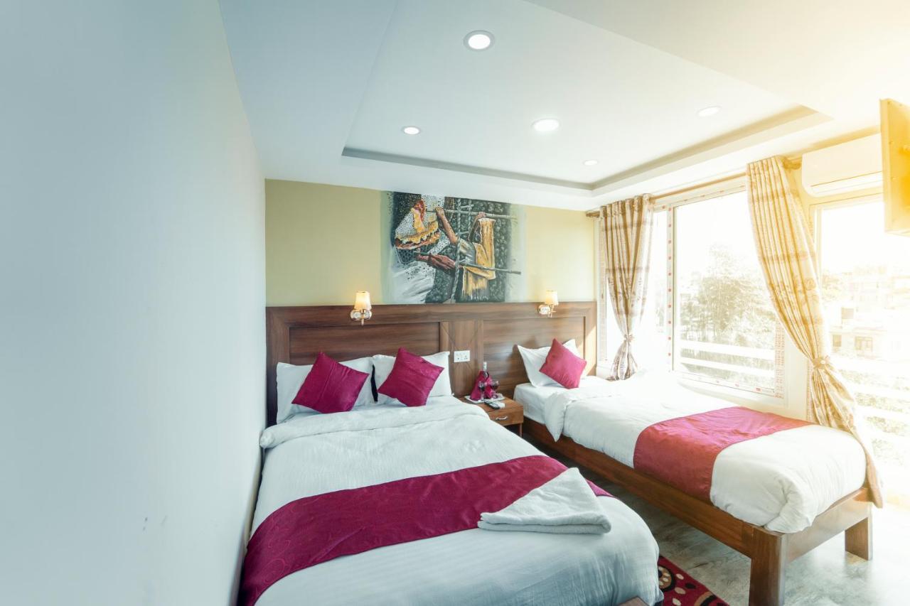 Hotel Royal Image Pokhara Esterno foto