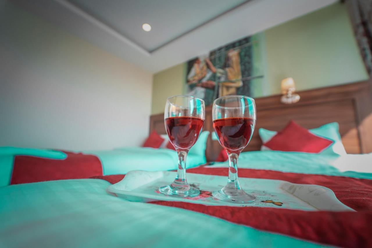 Hotel Royal Image Pokhara Esterno foto