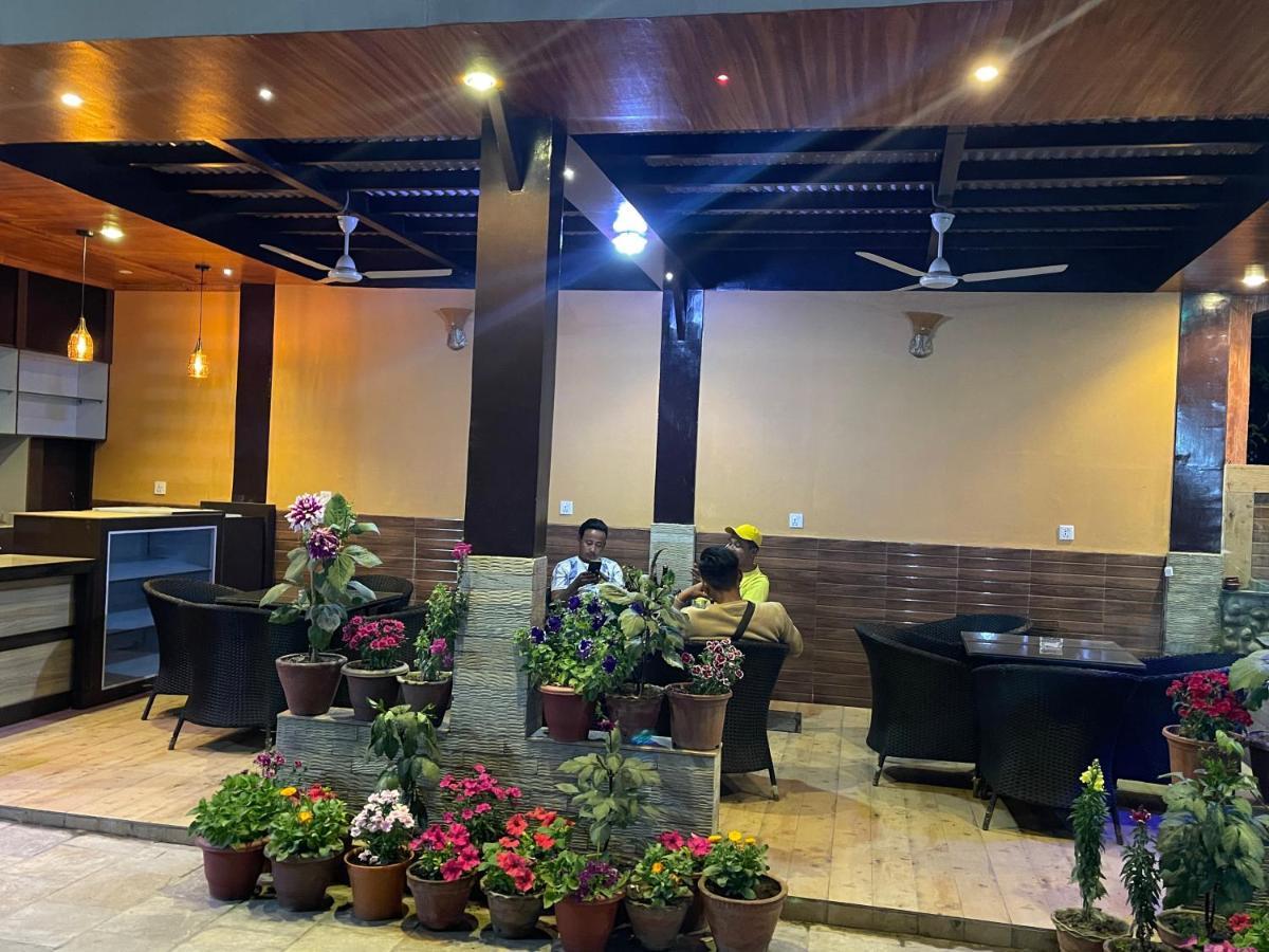 Hotel Royal Image Pokhara Esterno foto
