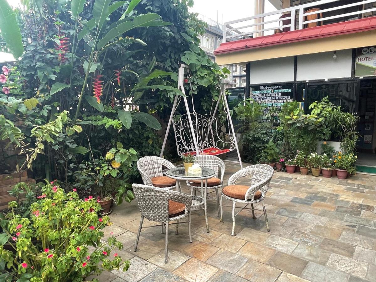 Hotel Royal Image Pokhara Esterno foto