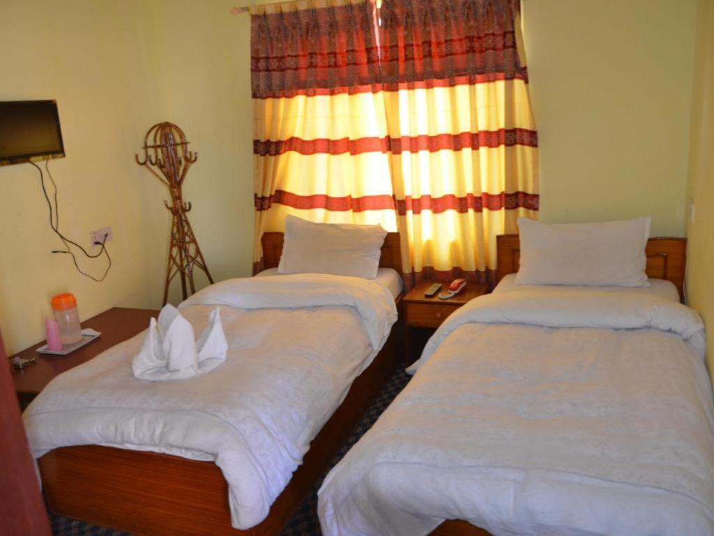 Hotel Royal Image Pokhara Esterno foto
