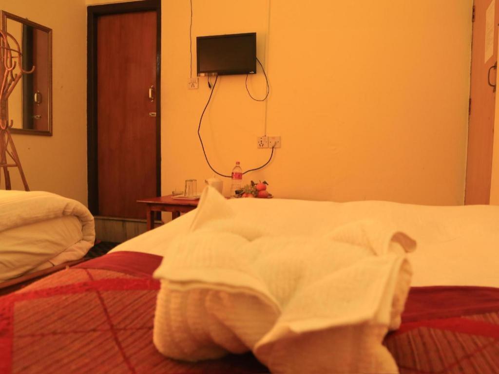 Hotel Royal Image Pokhara Esterno foto