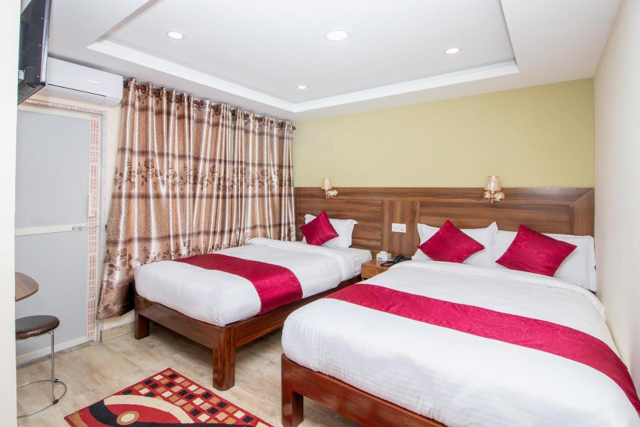 Hotel Royal Image Pokhara Esterno foto