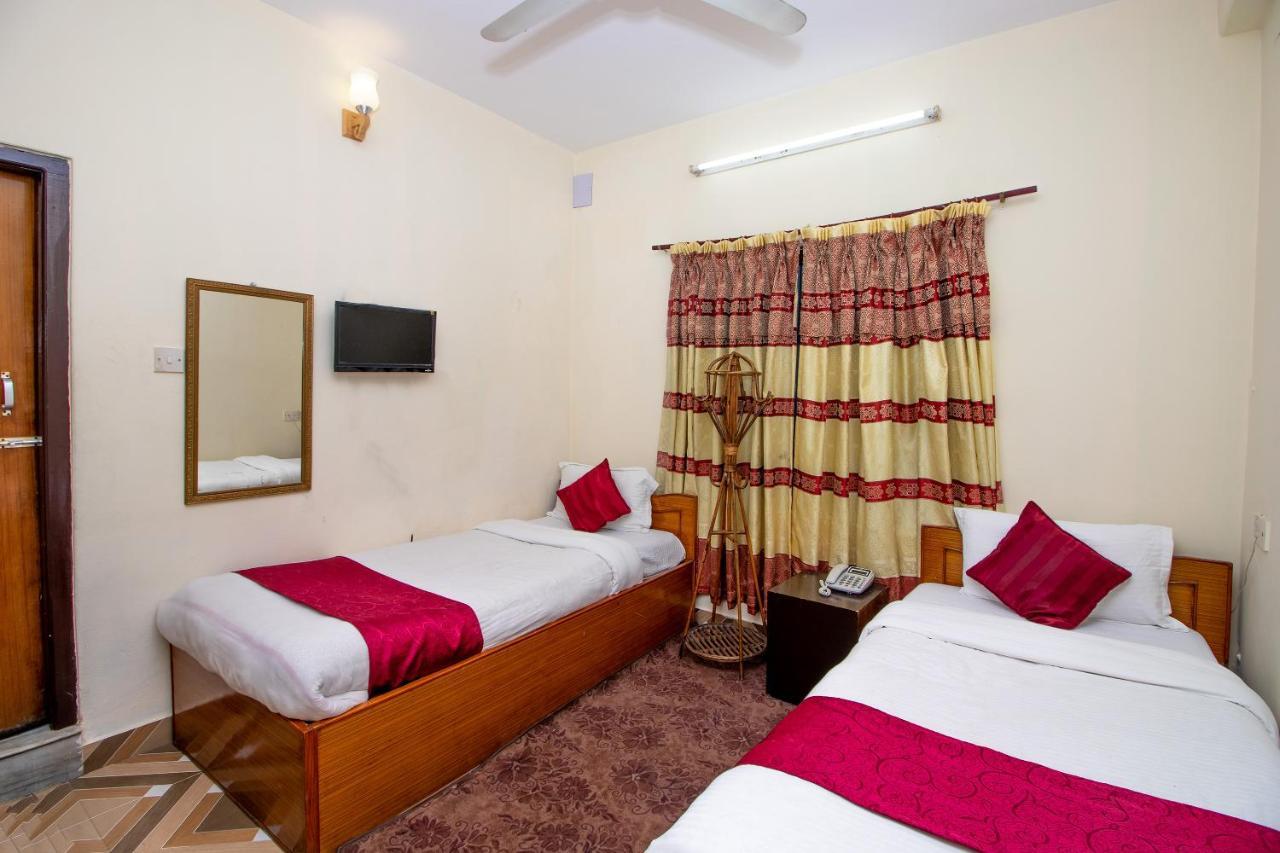 Hotel Royal Image Pokhara Esterno foto