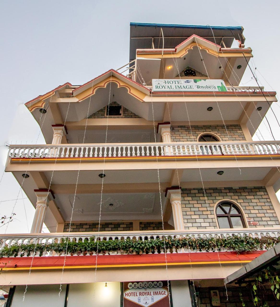 Hotel Royal Image Pokhara Esterno foto