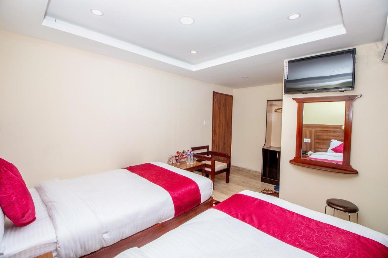 Hotel Royal Image Pokhara Esterno foto