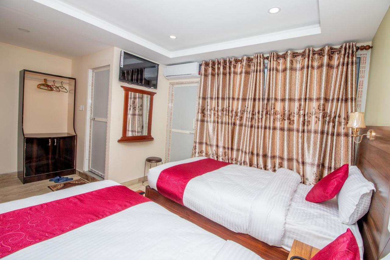 Hotel Royal Image Pokhara Esterno foto