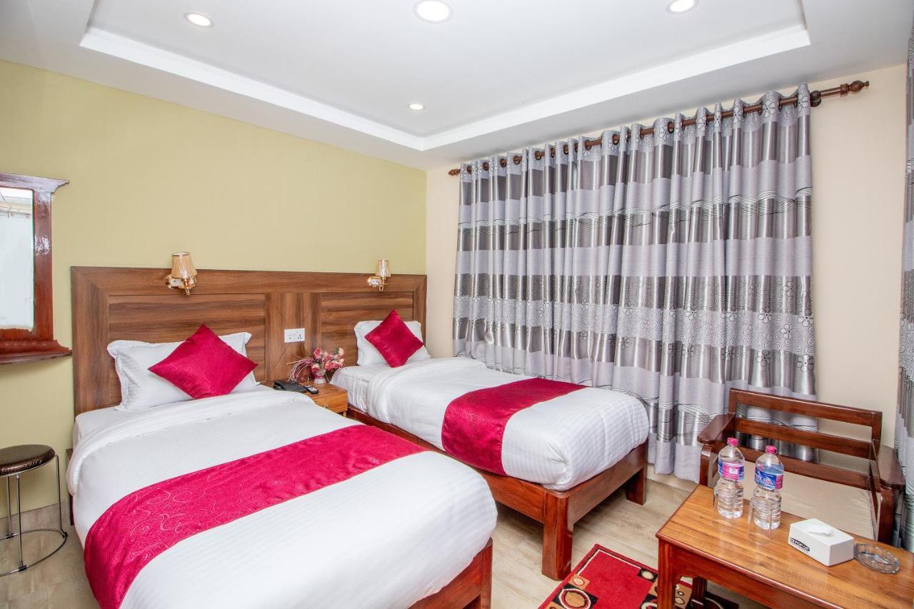 Hotel Royal Image Pokhara Esterno foto