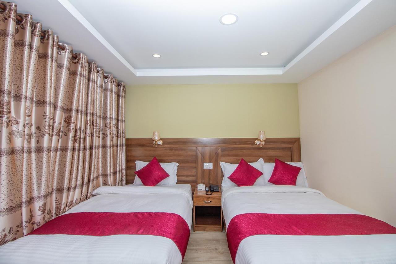 Hotel Royal Image Pokhara Esterno foto