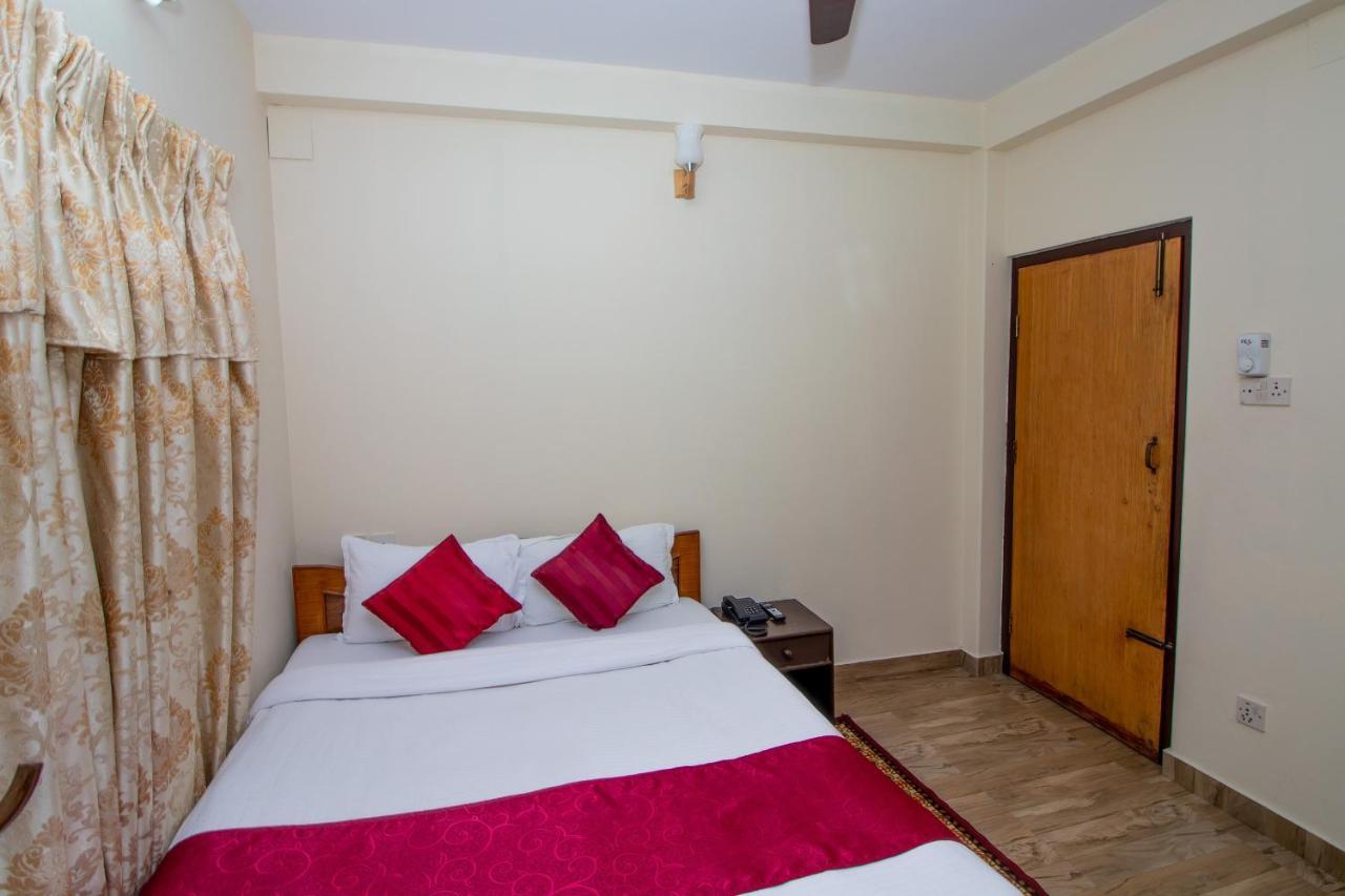 Hotel Royal Image Pokhara Esterno foto