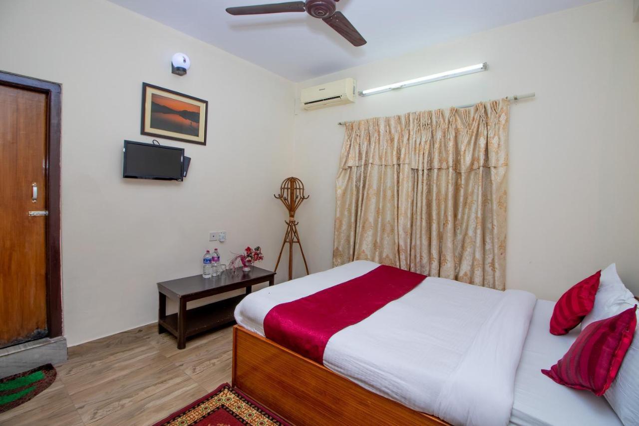 Hotel Royal Image Pokhara Esterno foto