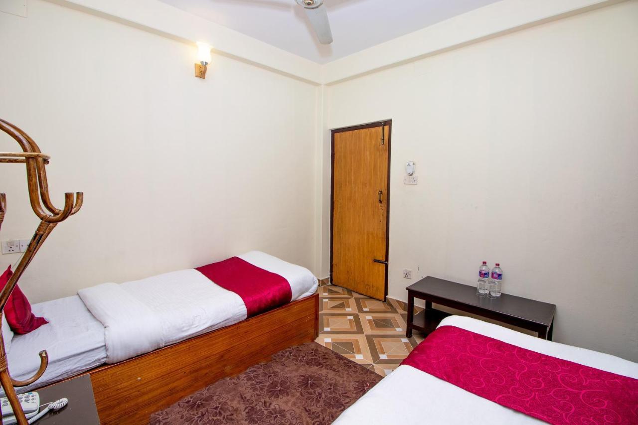 Hotel Royal Image Pokhara Esterno foto